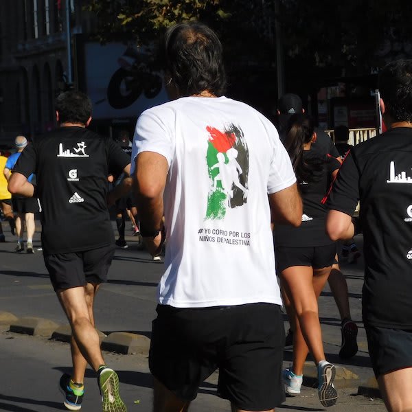 Polera Yo Corro por los niños de Palestina Hombre1