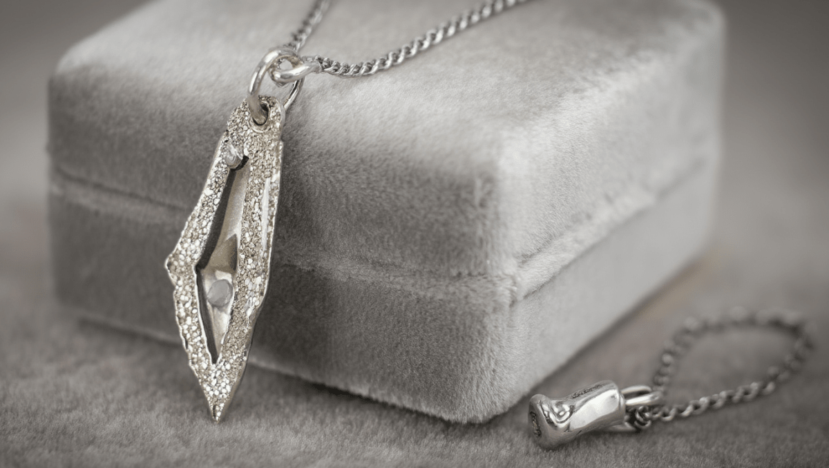 Collar mini mapa Palestina Blanco2