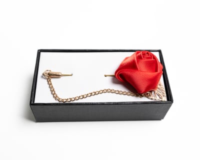 PIN SOLAPA FLOR ROJO1