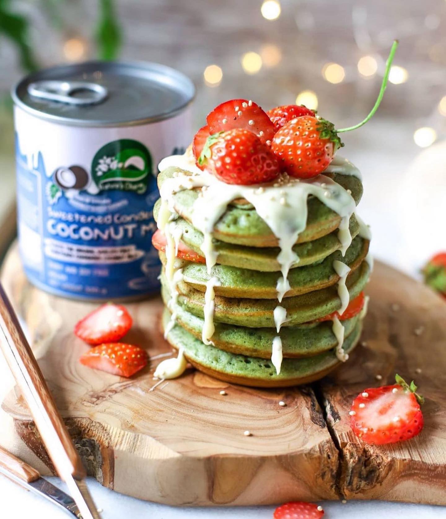 Pancakes de matcha y fresas