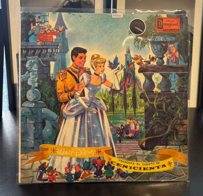 Disneyland - El Cuento de la Cenicienta y Alicia en el País de las Maravilas.1