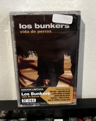 Los Bunkers - Vida de perros (cassette)1