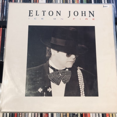 Elton John Ice on Fire Usado1
