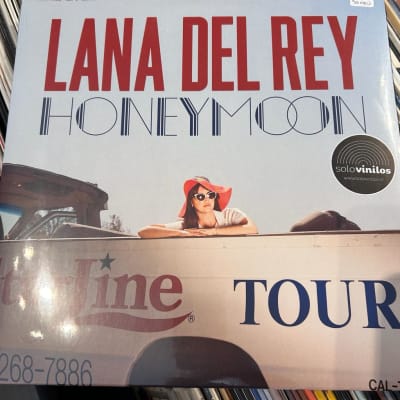 Lana del Rey - Honeymoon1