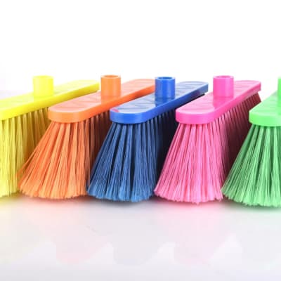 DURATELL ESCOBA 40 CM C/ PALO MADERA1