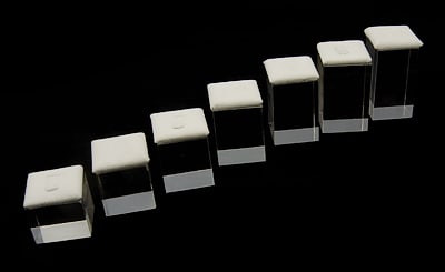 EXHIBIDOR ACRILICO PARA ANILLOS PACK 7 UND1