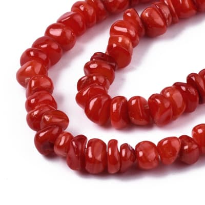 CHIPS DE NACAR POR TIRA DE 19CM TEÑIDO COLOR ROJO IRREGULAR1