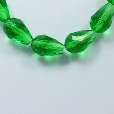 CRISTAL AUSTRIACO POR TIRA 15X10MM LÁGRIMA VERDE APROX. 48PCS.1