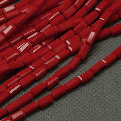 CRISTAL AUSTRIACO POR TIRA CUBOS ROJOS 7x3x3MM APROX. 80PCS