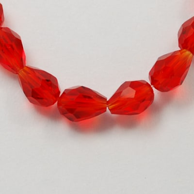 CRISTAL AUSTRIACO POR TIRA GOTA ROJO 11X8MM APROX. 59PCS1