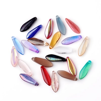 CRISTAL CHECO PETALOS COLORES SURTIDOS 4.5~5x3MM