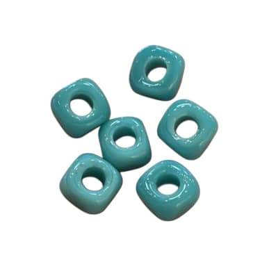 PASADOR MURANO CUBO TURQUESA. MEDIDAS 11X11X7MM AGUJERO 4-4.5MM