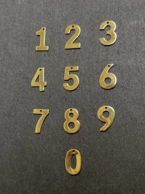 COLGANTE ACERO INOX. NUMEROS 11X7MM