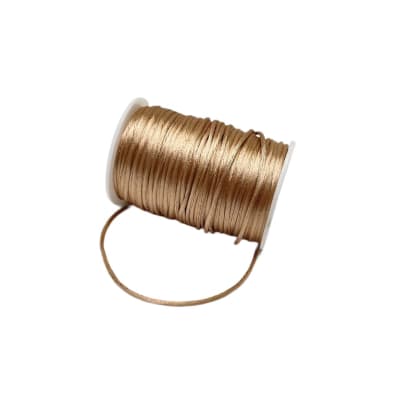 HILO DE POLIESTER ENCERADO 2MM VARA DE ORO1
