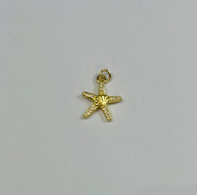 COLGANTE B/ORO ESTRELLA DE MAR Y CONCHA DE VIEIRA CON CIRCONES 15.1X18.3MM1
