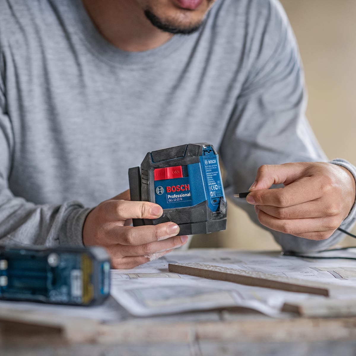 Nivel Láser de Líneas Bosch GLL 12-22 G (Láser Verde) – 0601.065.3217