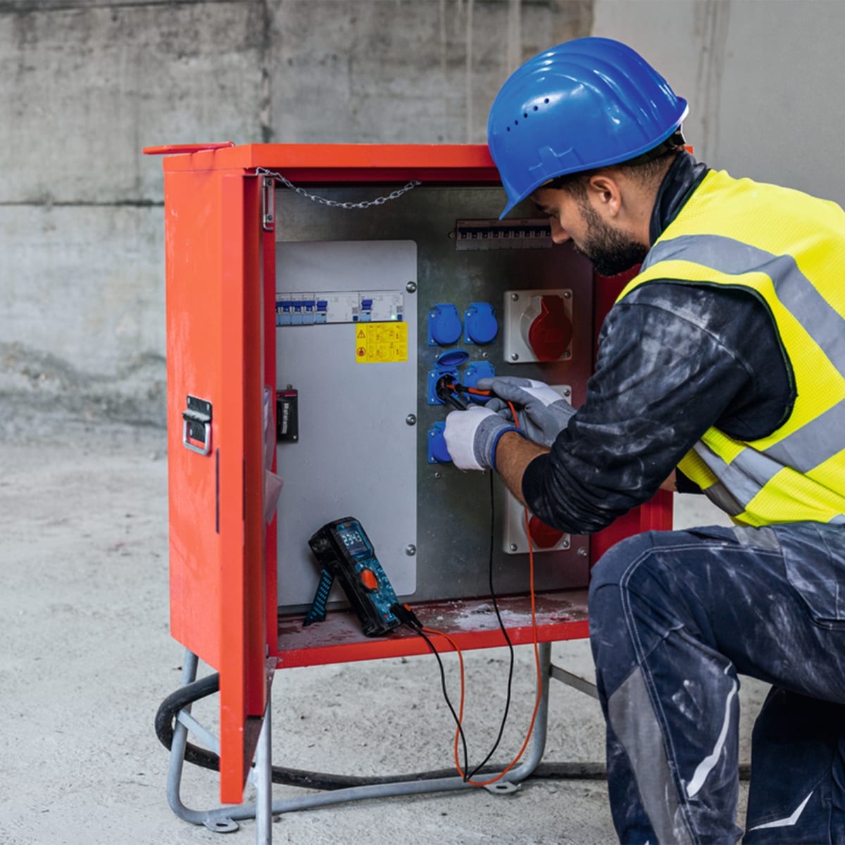 Multímetro Digital 1000V + Soporte Magnético GDM 600-15 Bosch 0601.077.3018