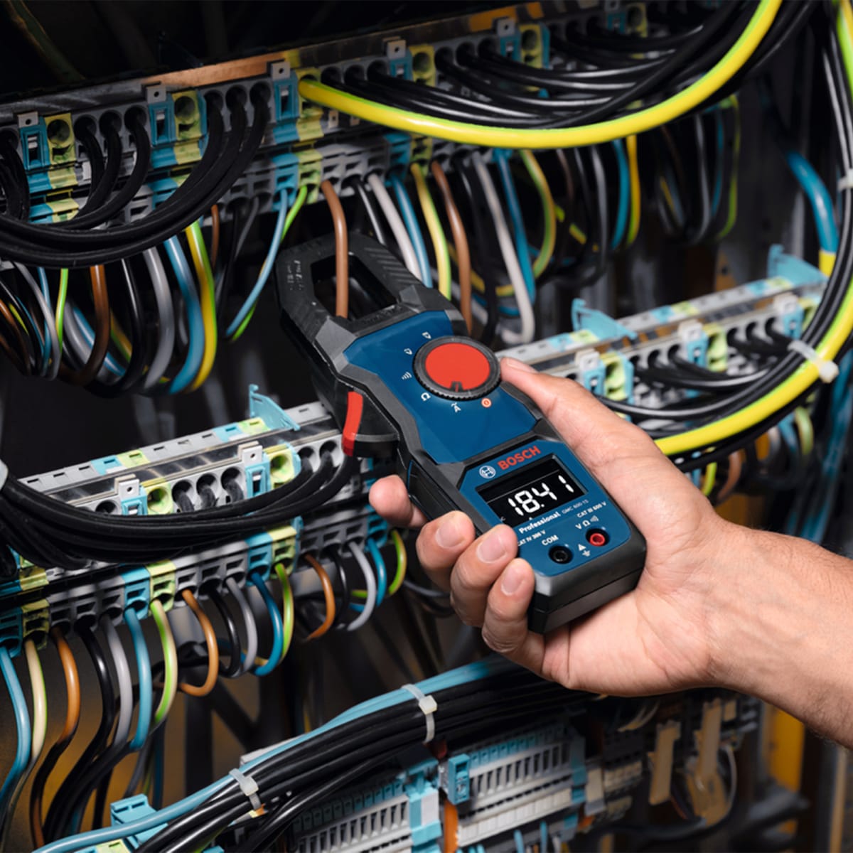 Pinza Amperimétrica con Gancho 600V GMC 600-15 Bosch 0601.077.6017