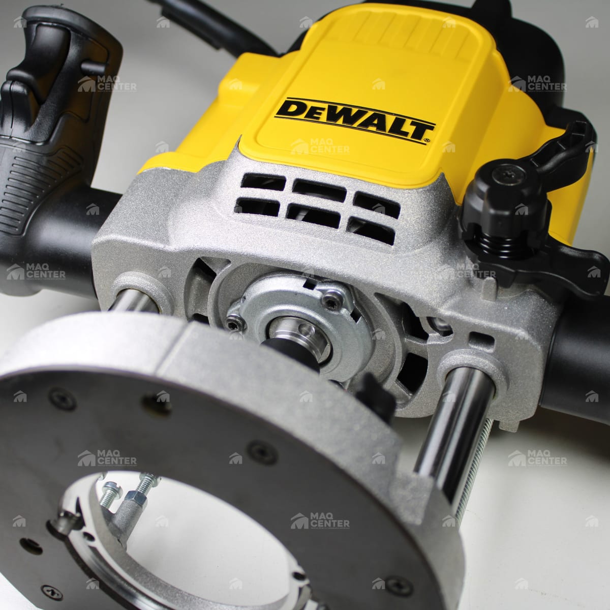 Ruteadora Rebajadora 1/4'' 2200W Dewalt DWE625-B24