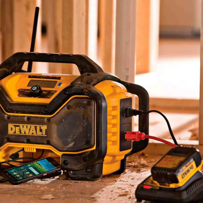 Radio Bluetooth con Auxiliar 12 V / 20 V Baretool (Sin Batería) Dewalt DCR0255