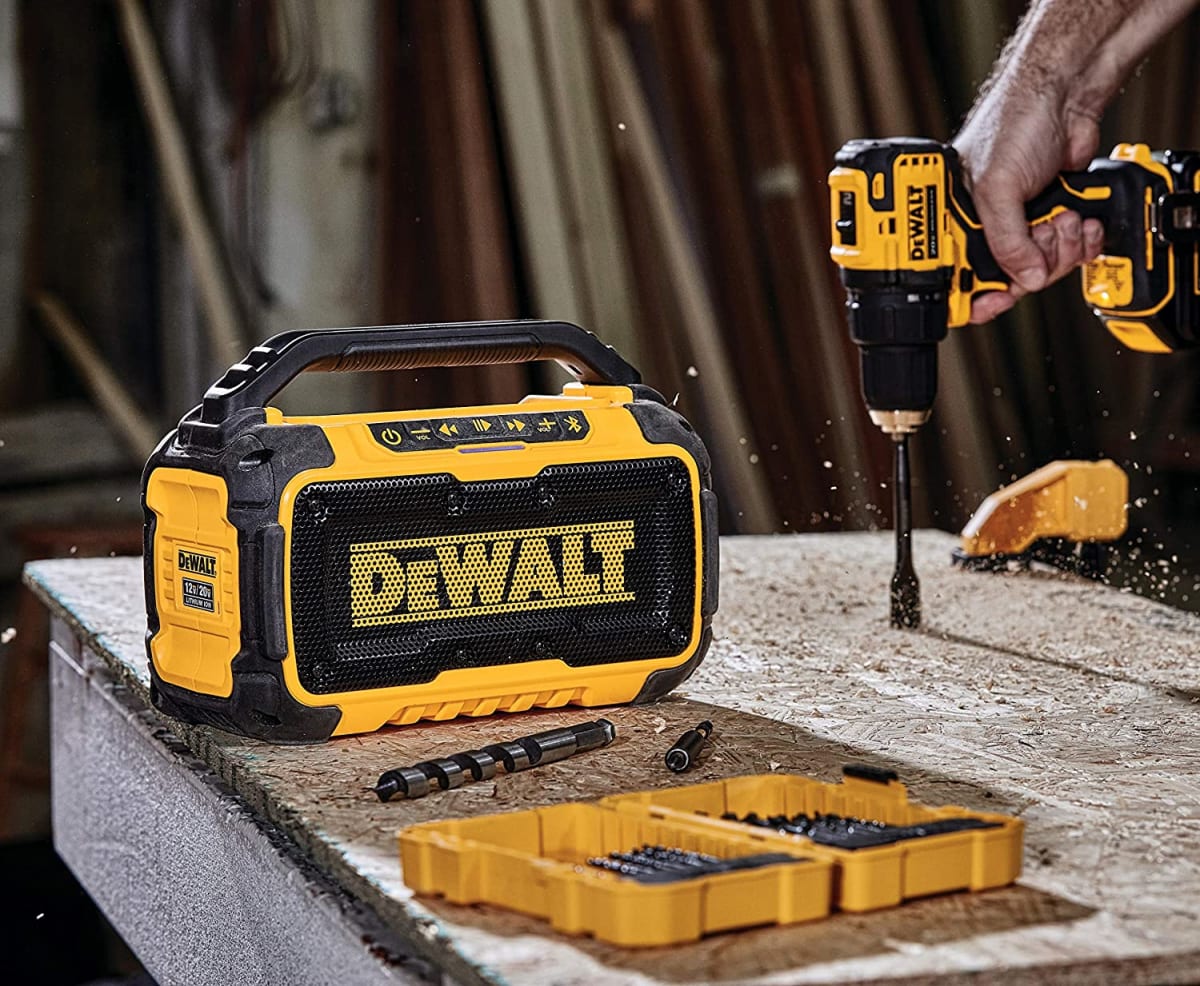 Parlante Bluetooth DeWalt 12V/20V MAX (Sin Batería) - DCR0105