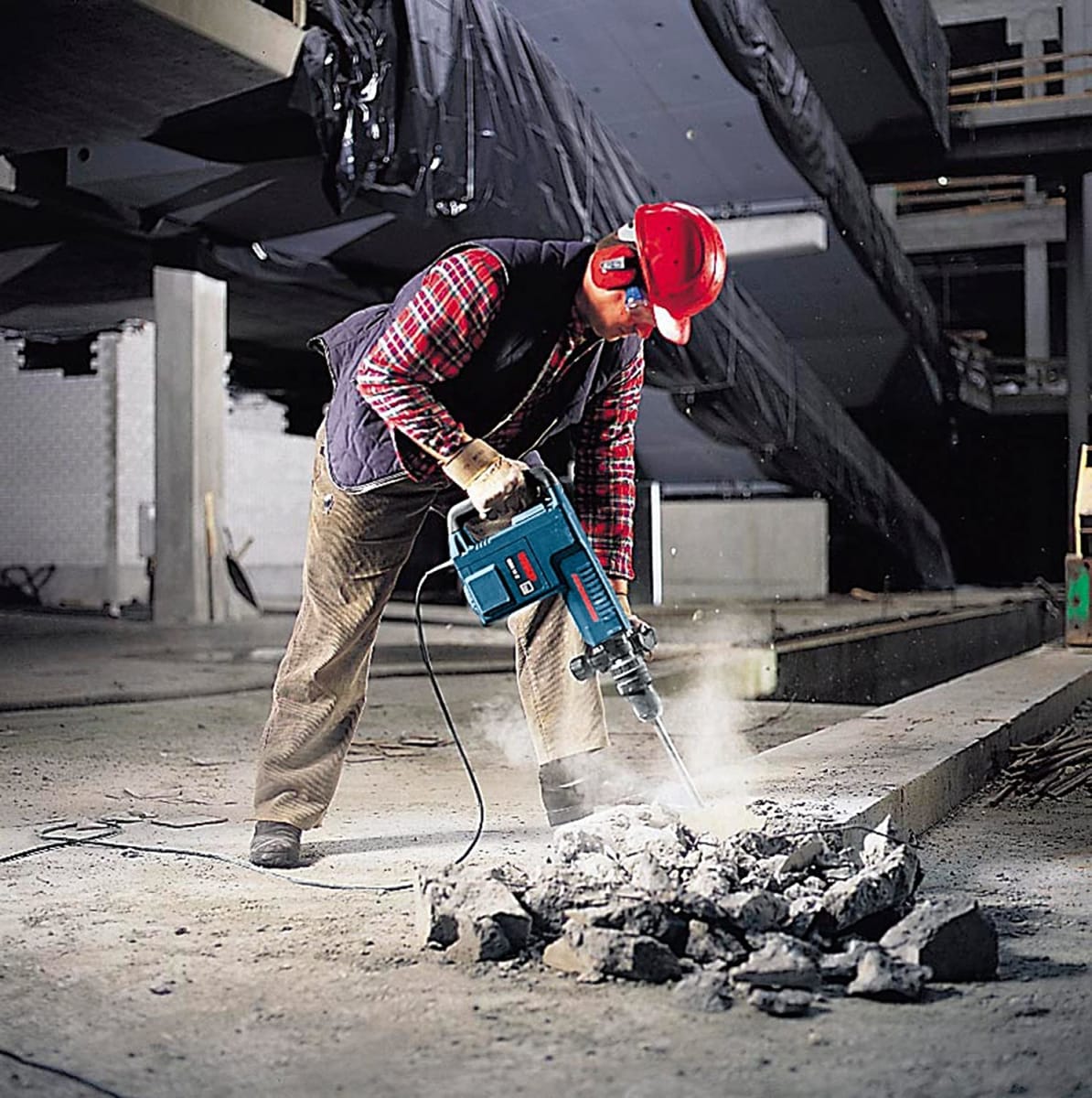 MARTILLO SDS MAX 1500W GSH 11 E + 4 CINCELES6