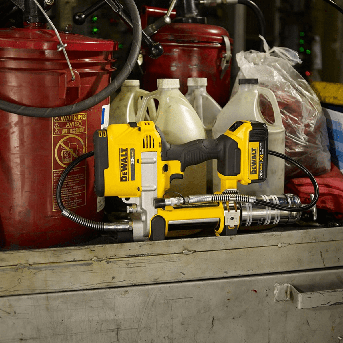 Pistola engrasadora DeWalt 20V MAX Litio (Sin Batería) - DCGG571B2