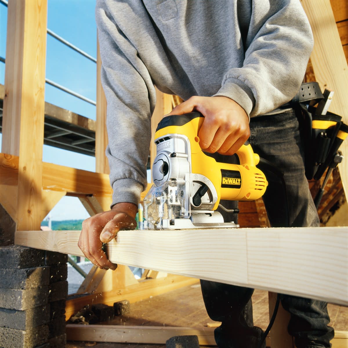 Sierra Caladora 701W Cap. 135mm Dewalt DW331K-B24
