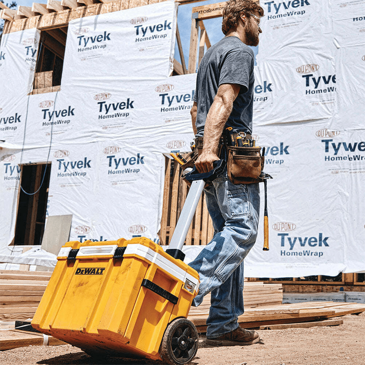 Cooler con Ruedas Tstak 30Kg Dewalt DWST178245