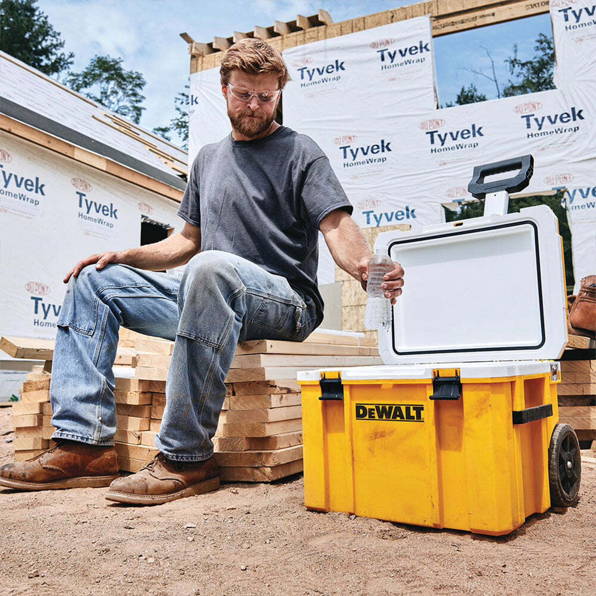 Cooler con Ruedas Tstak 30Kg Dewalt DWST178246