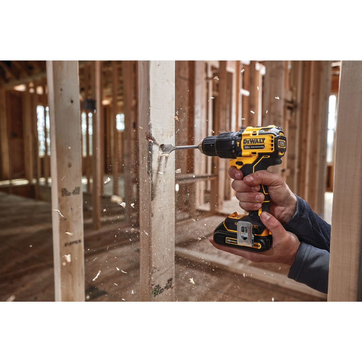 Kit Taladro Percutor Inalámbrico 1/2'' Atomic 20V Max + Set 8 Brocas Planas Dewalt DCD709D2-K24