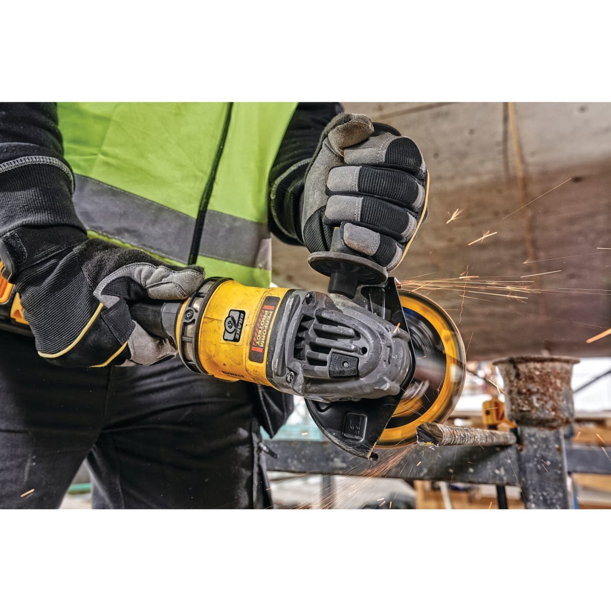 Esmeril Angular 4-1/2'' 60V Flexvolt Inc 2Bat 6Ah y Carg Dewalt DCG418T2-B26