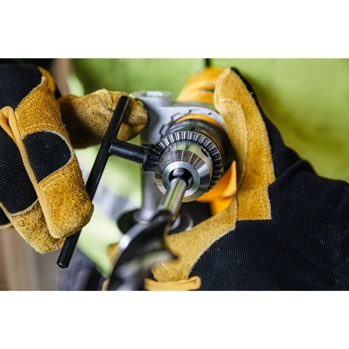 Taladro Percutor 1/2'' 650W DWD024 + Amoladora 4 1/2'' 750W DWE750 Dewalt4