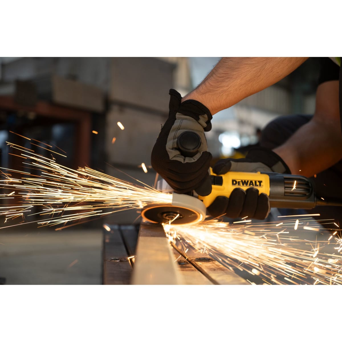 Taladro Percutor 1/2'' 650W DWD024 + Amoladora 4 1/2'' 750W DWE750 Dewalt5