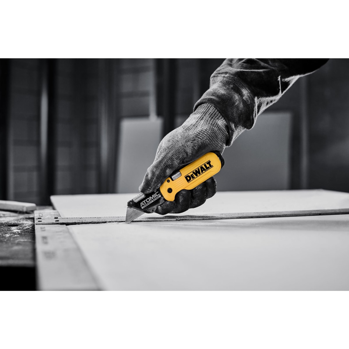 Cuchillo Utilitario Plegable Atomic Compact Series Dewalt DWHT109904
