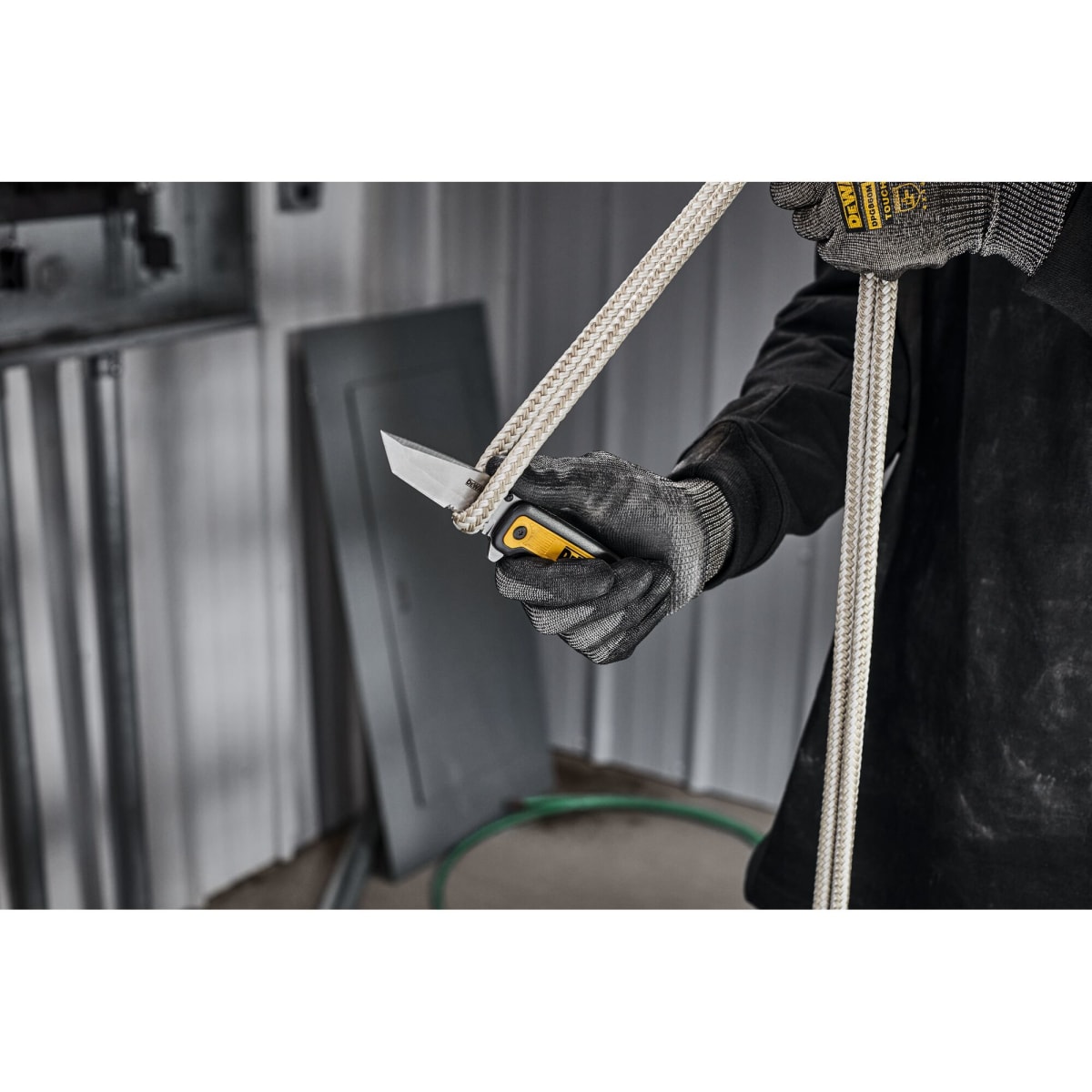 Cuchillo de Bolsillo con Dientes de Sierra Dewalt DWHT109948