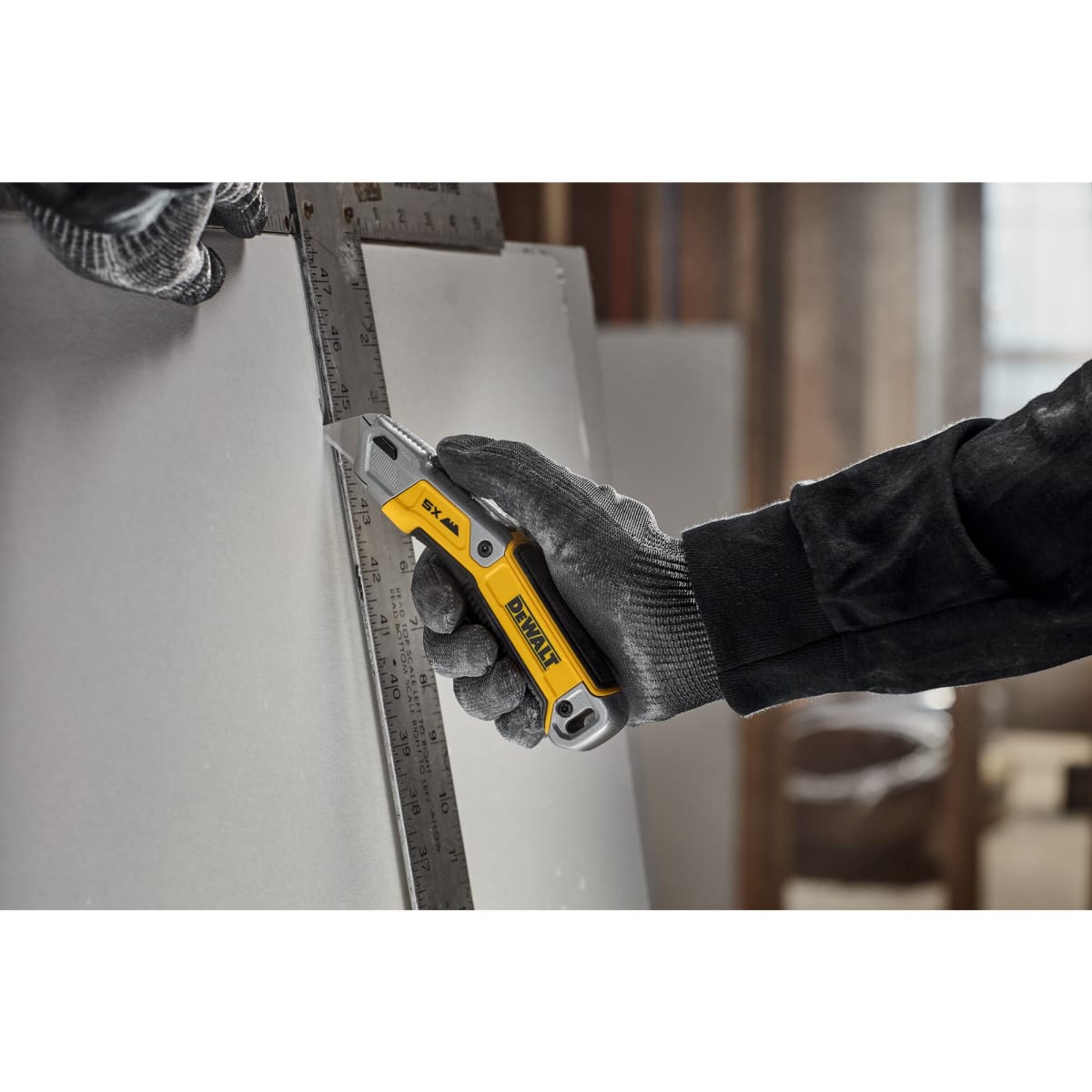 Cuchillo de Cuerpo Fijo y Hoja Retractil Dewalt DWHT109987