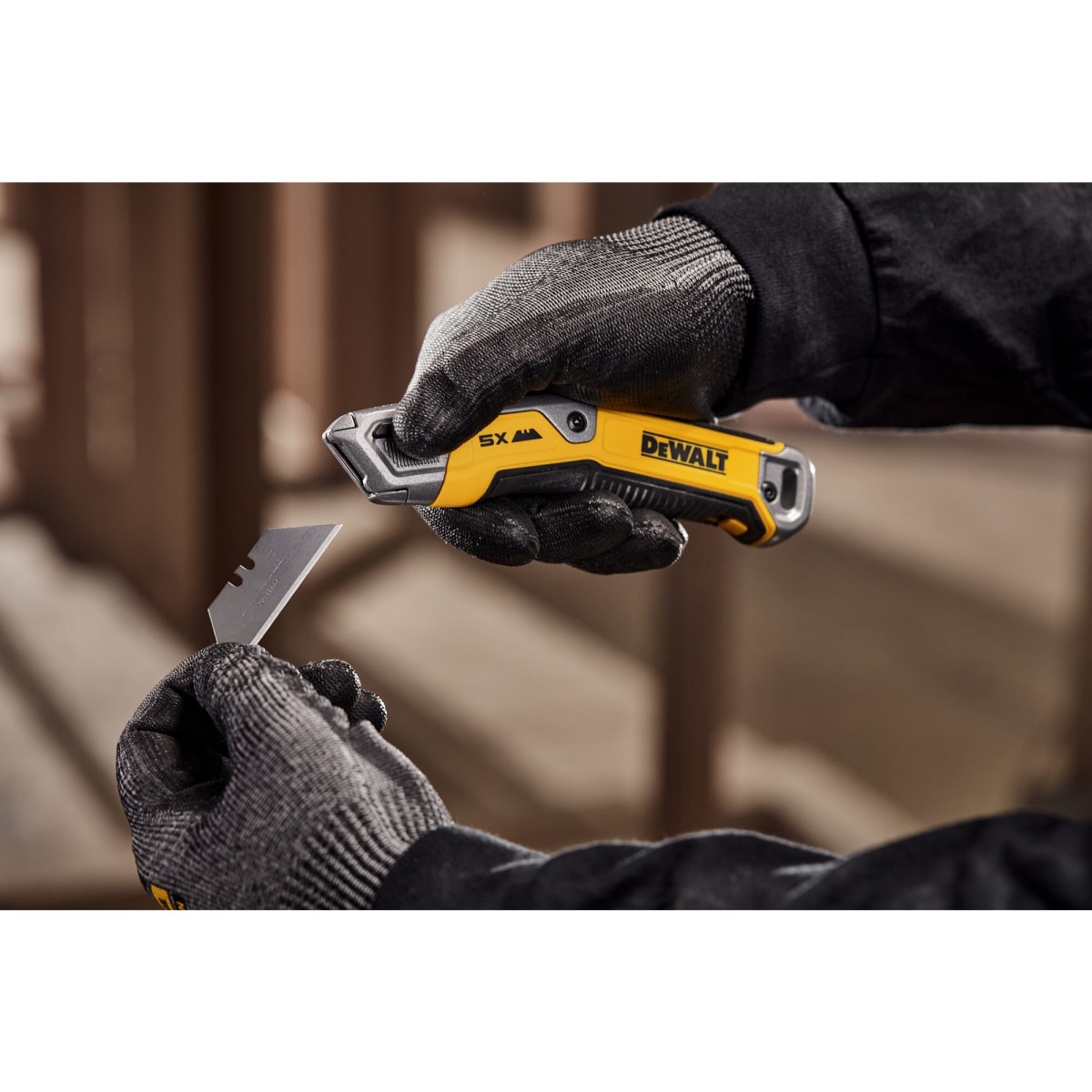 Cuchillo de Cuerpo Fijo y Hoja Retractil Dewalt DWHT109988