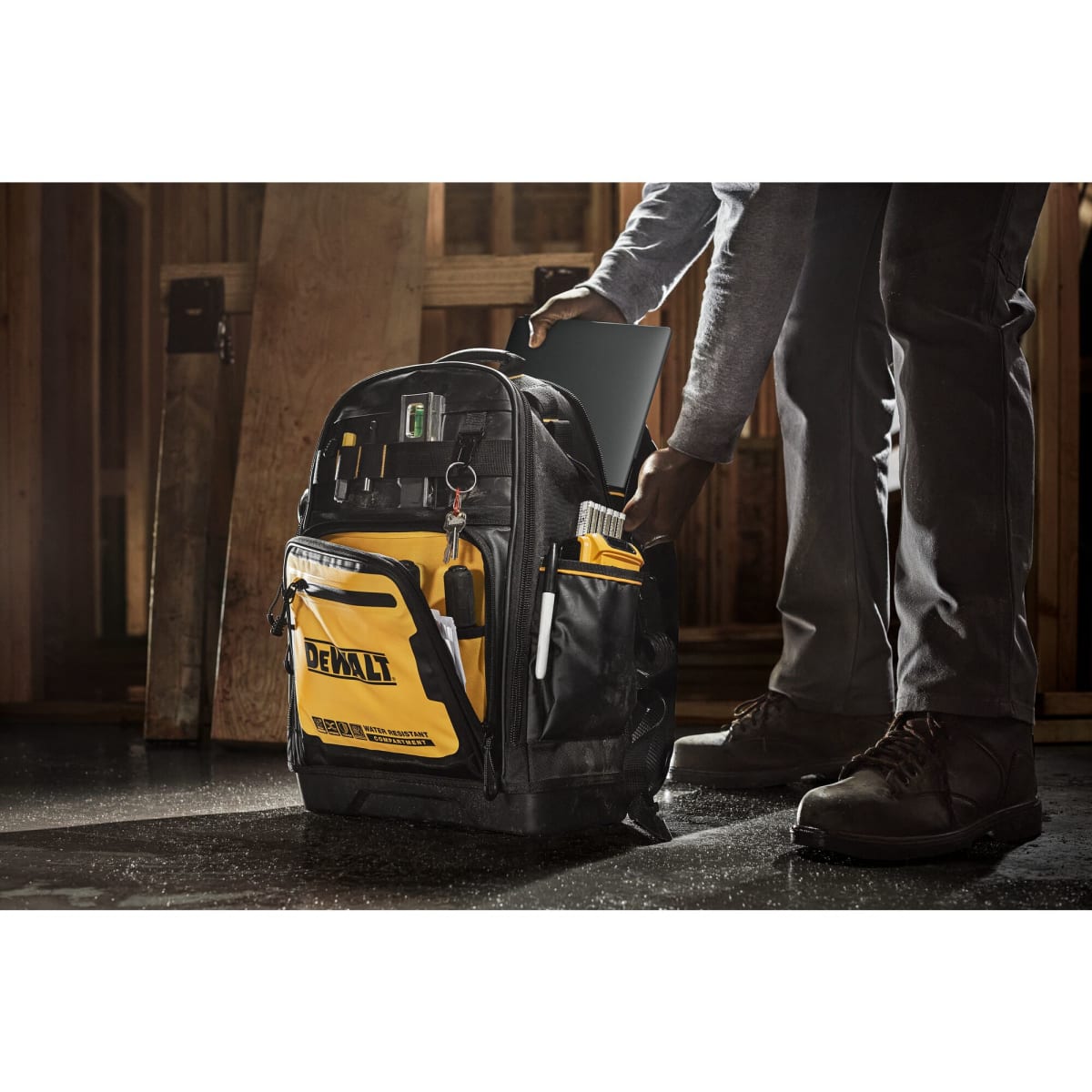 Mochila Portaherramientas PRO- 43 Bolsillos Dewalt DWST56010212
