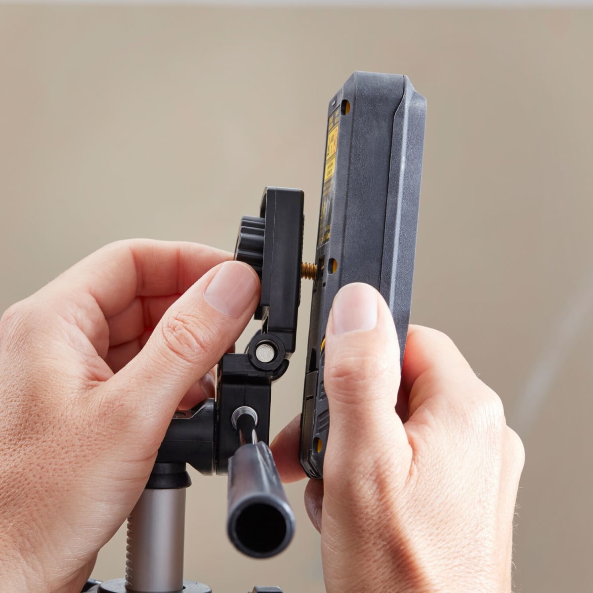 Tripode Telescópico Altura de Trabajo 47.5 - 124 cm Stanley 1-77-2014