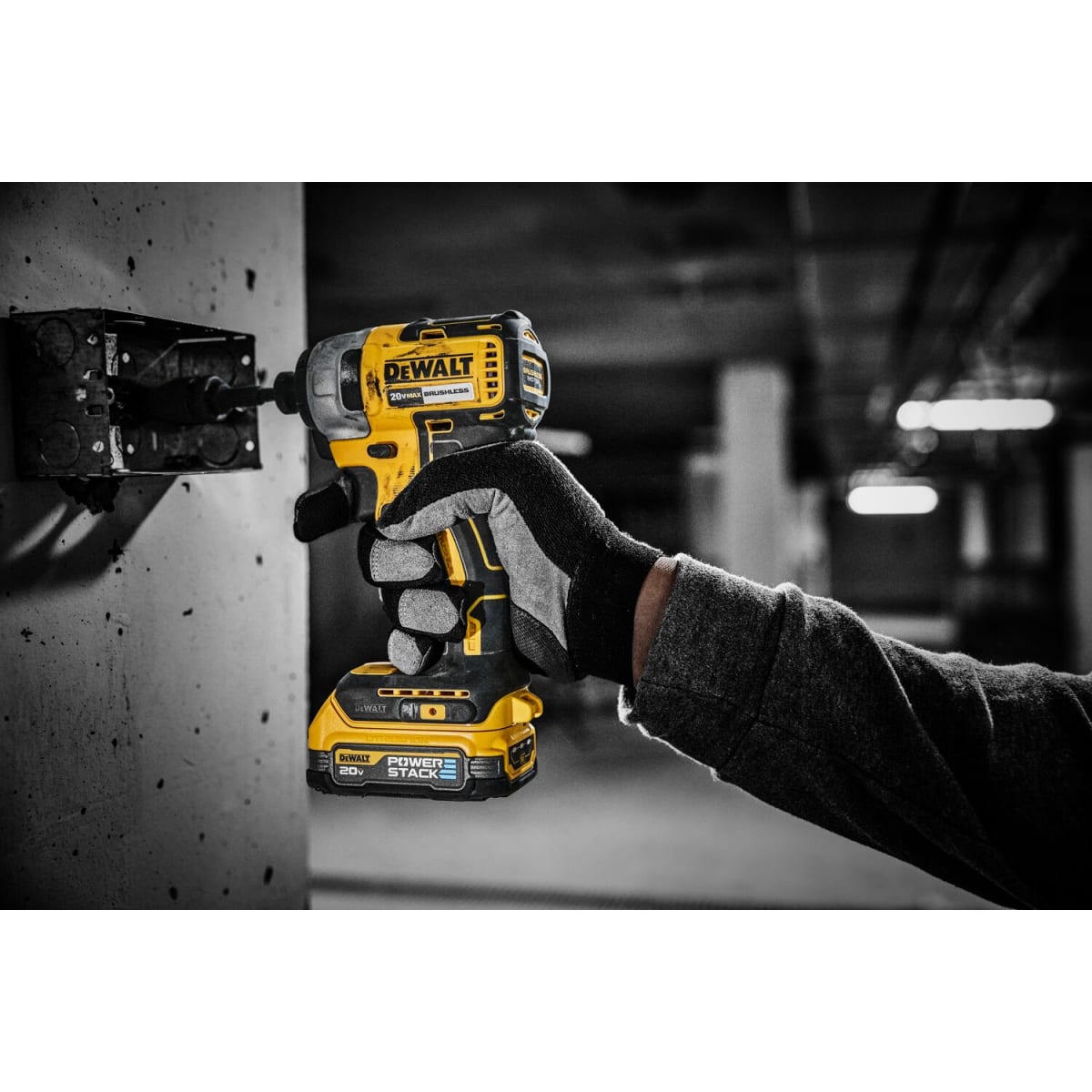 Kit 2 Baterías 1.7Ah POWERSTACK + Cargador 12V/20V + Maletín Dewalt DCBP034E2-B24