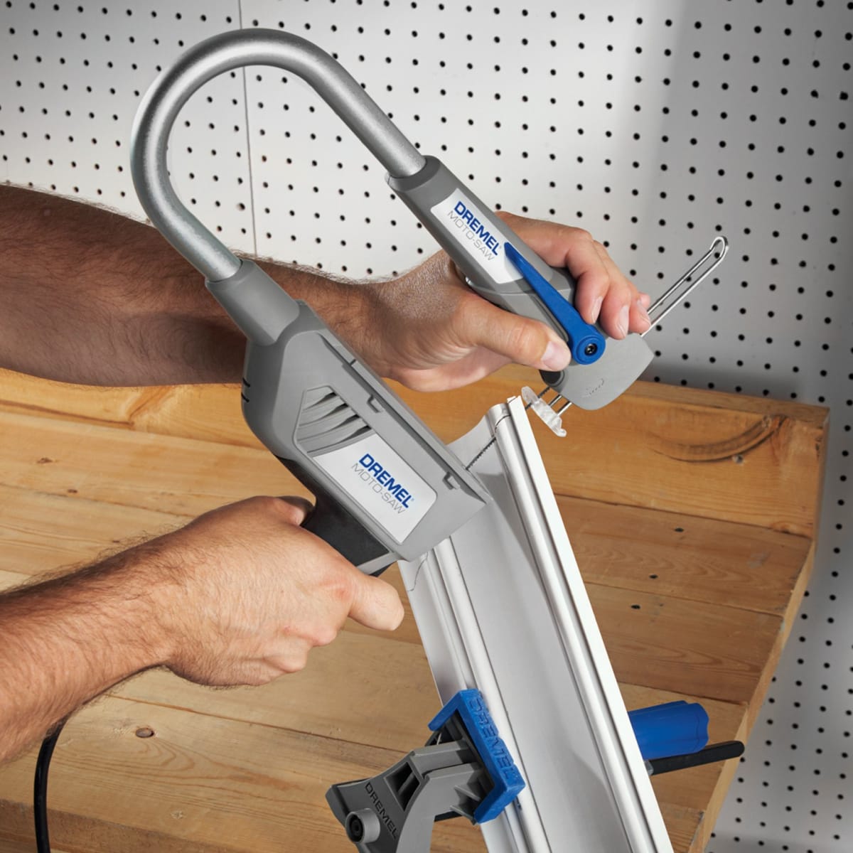 Sierra Caladora Portátil de Banco 70 W Moto-Saw Dremel F013.MS2.0NC8