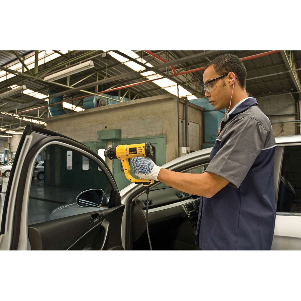 Pistola de Calor 2000W 50°C-600°C Dewalt D26411-B24