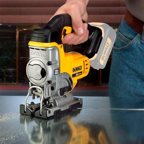 Sierra caladora Dewalt 20V corte 45° 1