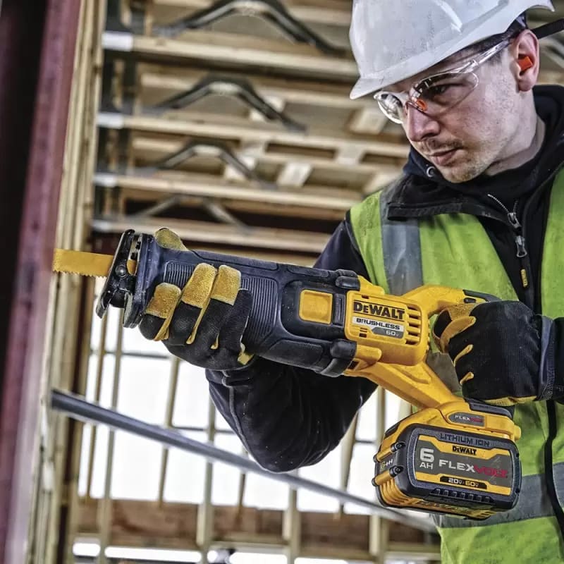 Sierra Sable DeWalt 60V FlexVolt + 2 Baterías DCS389T26