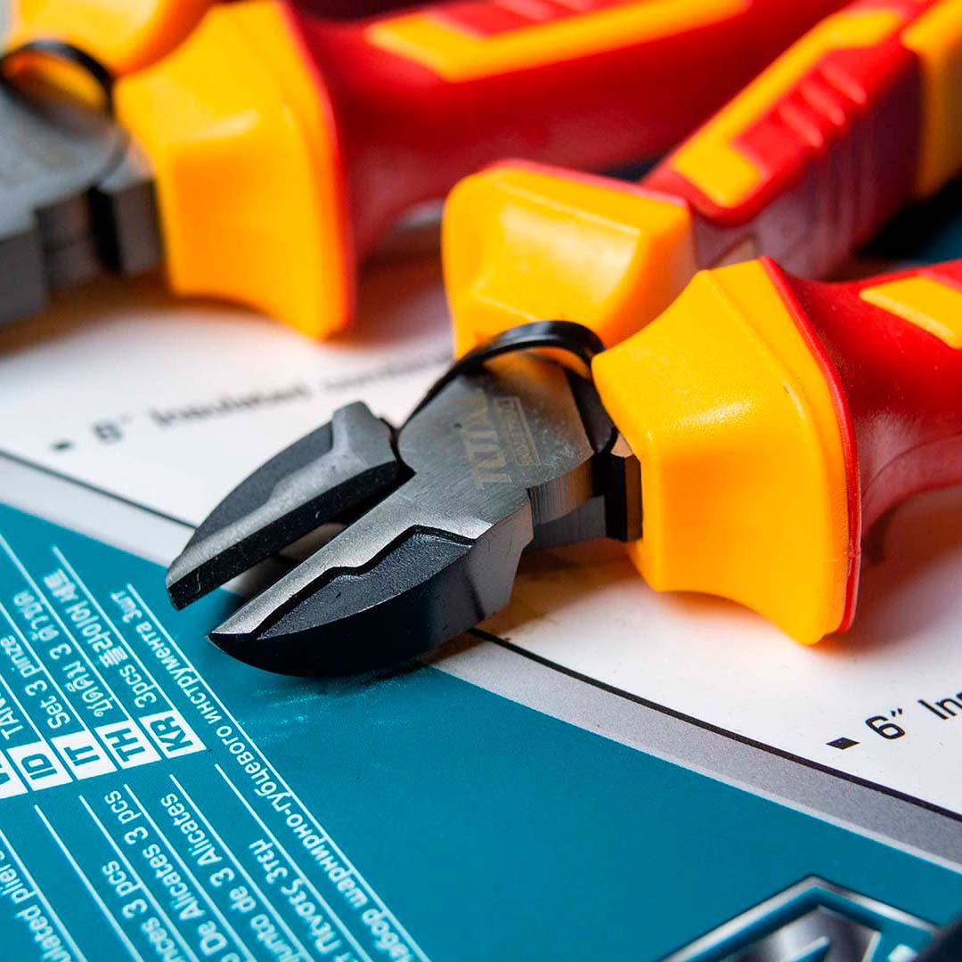 SET DE ALICATES 3 PIEZAS CR-V AISLADOS 1000V THT2K0302 TOTAL5