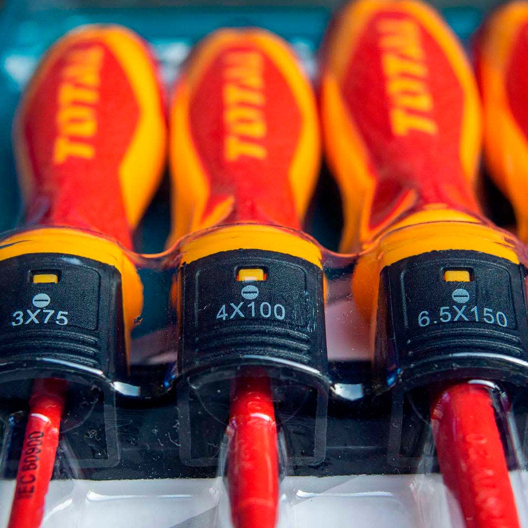 SET DE 6 DESTORNILLADORES AISLADOS 1000V THTIS566 TOTAL8