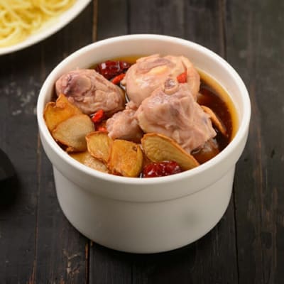 Caja Sopa Lista Pollo con Goji y Aceite de Sesamo 900g x 12 (Congelado)