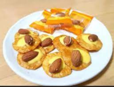 Caja Galleta de Arroz con Queso y Almendra (15und) x 16