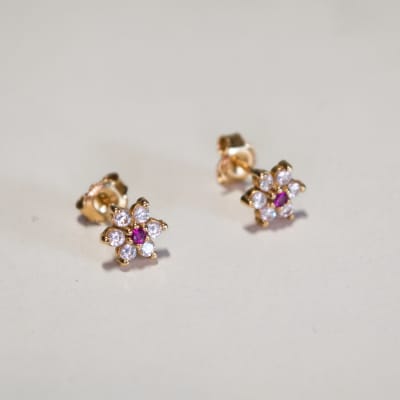 Aros 18k Flor Diseño Piedras 8mm Aros 18k Flor Diseño Piedras 8mm